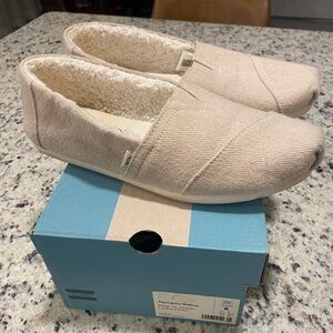 TOMS Beige Slip-On Shoes Women’s 8